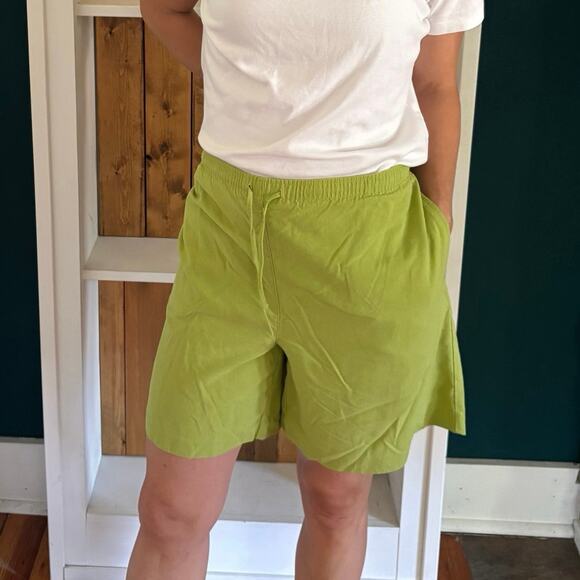 Vintage 100% Silk Green / Chartreuse Drawstring Shorts Womens' Petite Medium, 33 - Picture 1 of 3
